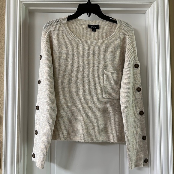BCX cream medium sweater with brown button trim - Picture 3 of 11
